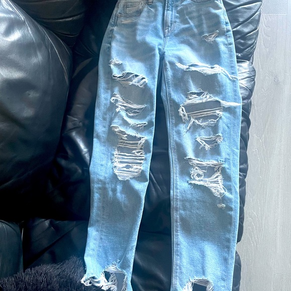 American Eagle Mom Jeans - Never Worn - Picture 1 of 3